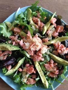 Zalm avocado amandel salade 